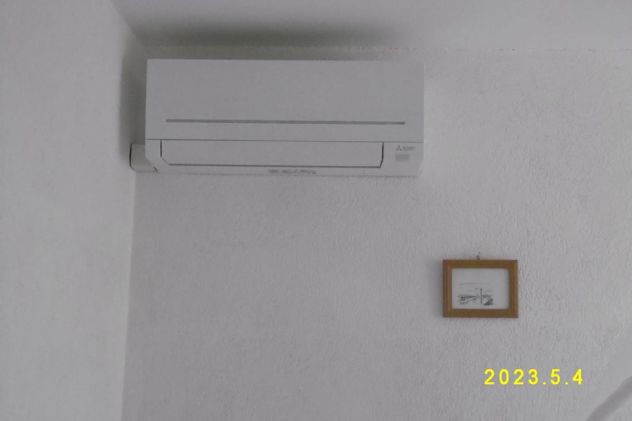 Rez De Chaussee Studio Climatise Dans Villa Aigues-Mortes Exterior foto