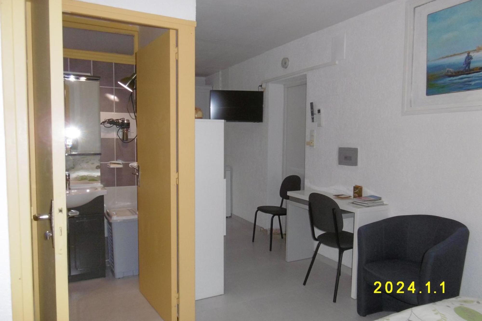 Rez De Chaussee Studio Climatise Dans Villa Aigues-Mortes Exterior foto